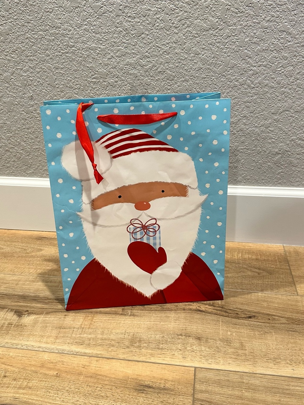 Festive Santa Gift Bag in Light Blue and Red - Set of 5